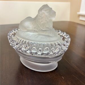 IMPERIAL GLASS LION SATIN FROSTED COVERED DISH LATTICE EDGE